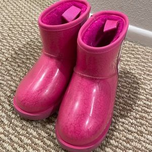 Little kids Uggs Size 1 - like New